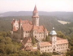 Letecký filmový záběr na hrad Bouzov