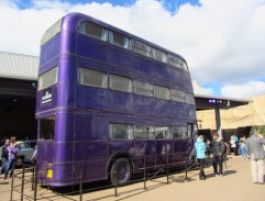 Třípatrový fialový autobus z dílu Vězeň z Azkabanu