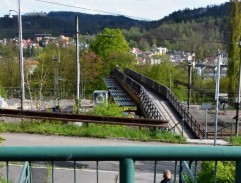 mostík nad železnicou