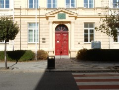 Dveře školy