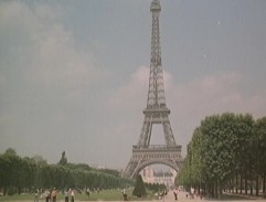Úvodní záběr na Paříž