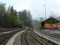 Pohled na přijíždějící vlak