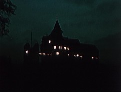 Na hradě se svítí