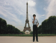 Před Eiffelovou věží
