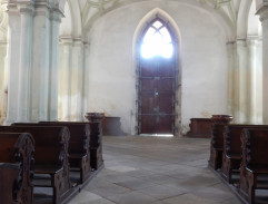 vchod do kláštorného kostola