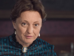 Éva Bandor v roli hodinářovy manželky a maminky Laury (foto: Evolution Films) 