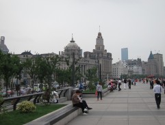 Nábřeží s historickými budovami v evropském stylu