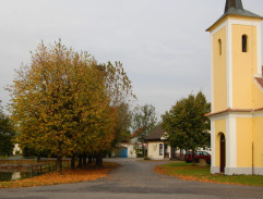 Před prodejnou