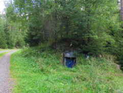 Policistka Vinická prohledává bunkry