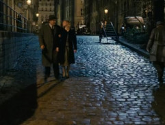 Maigret vede dívku do hotelu