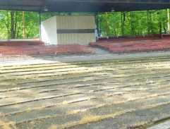 Diváci tleskají tvůrčí delegaci