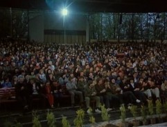 Diváci tleskají tvůrčí delegaci