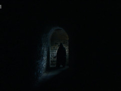 Vrah v podzemní chodbě