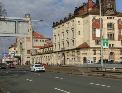 Před nádražím v Praze