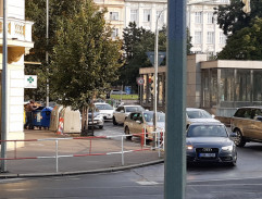 Válková odjíždí taxíkem