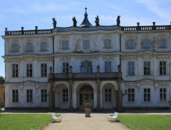 palác Jazernej kráľovnej