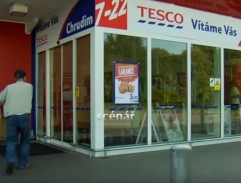 TESCO hlavní vchod