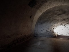 Posluhovači ve sklepení