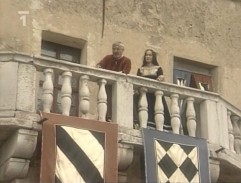 Král a macecha na balkóně