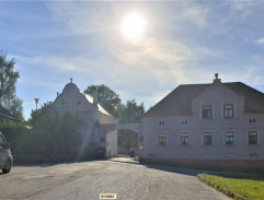 před úřadem