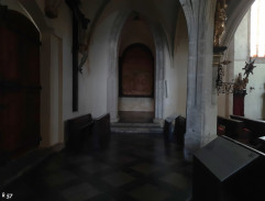 Doktor Pavlík v kostele