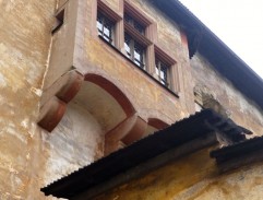 okno kláštora