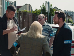 ulica pred obchodom so zbraňami