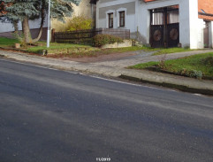 Před domy