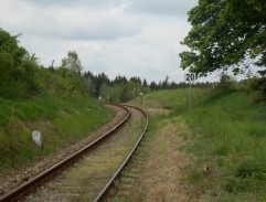 Dědeček na vlakové zastávce