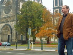 Martin před kostelem