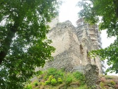 loupežnické doupě