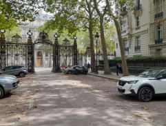 Regina se vrací z dovolené