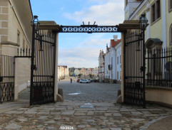 Před bránou