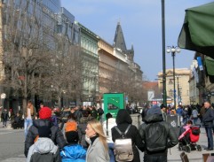 O lidech a tramvajích