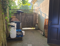 Zadní vchod hospody