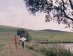 Robert a Diana běží na kopec