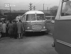 Autobusy u továrny