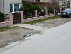 dom Karliných rodičov