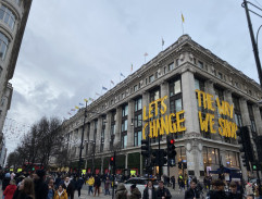 U obchodního centra