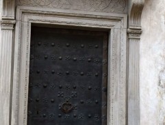 dvere na Beckovskom hrade