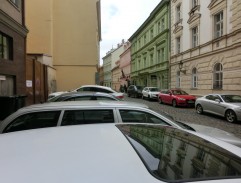 Taxík před divadlem