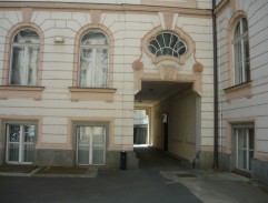na dvore