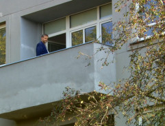 Martynčák na balkóně