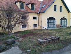 Jonáš s Denisou na lavičce