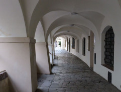 pod arkierom