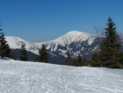 Tři muži ve sněhu