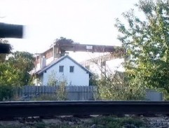 dom pri železnici