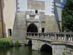 most na zámku