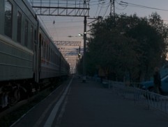 Prichod Dmitriyho vlakom za Koliou