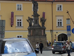 Šest uprchlíků
